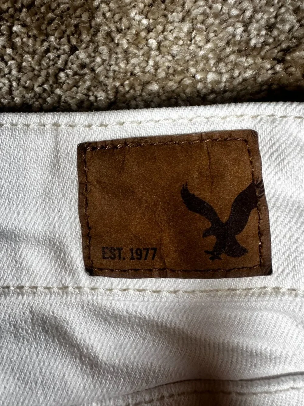 American Eagle White Stretch Denim Cutoff Shorts Size 6 Frayed Hem Summer Shorts - Picture 6 of 10